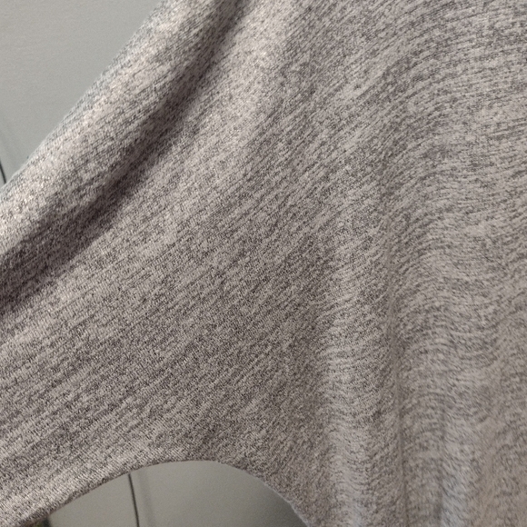 Market & Spruce top vneck size medium - Picture 5 of 6